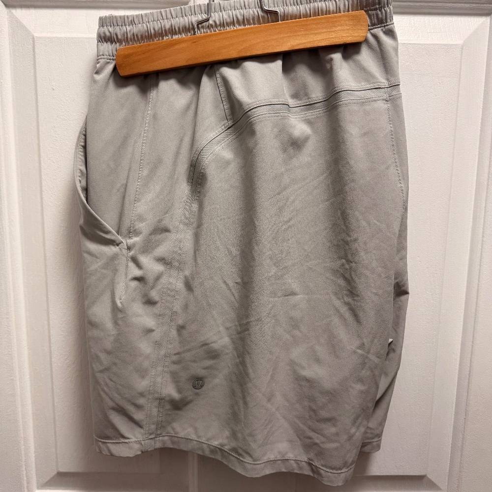 Like New- Lululemon Pace Breaker 7” Shorts - Linerless
